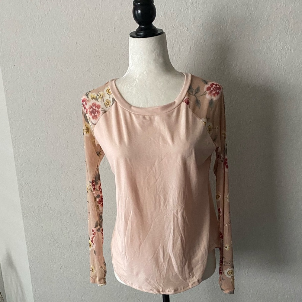 Story Teller Raglan Style Top NWT